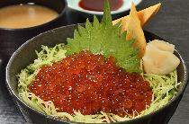 いくらたっぷり丼